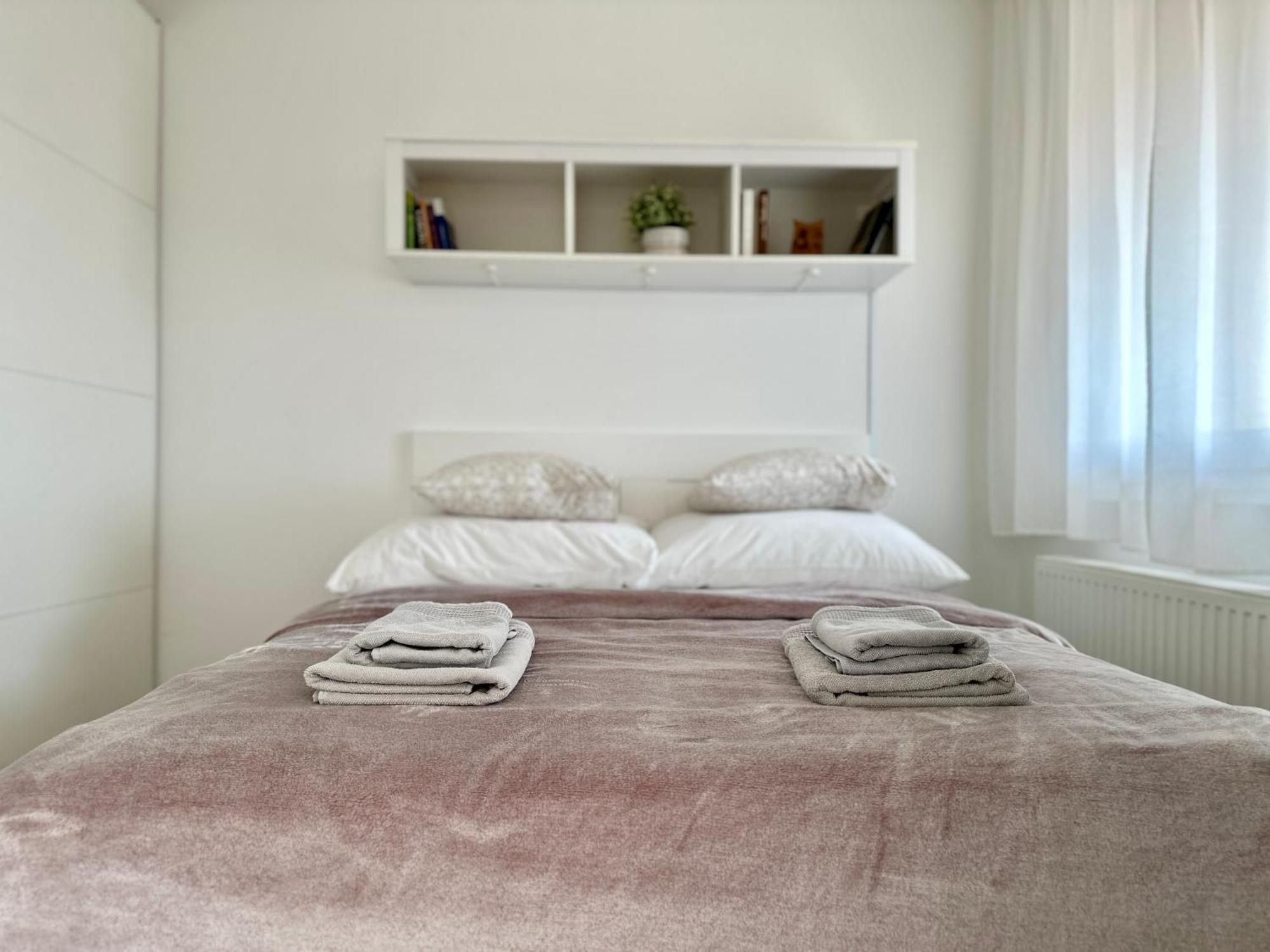 City Break Apartment - Private Garage, Ac, Balcony Budapest Bagian luar foto