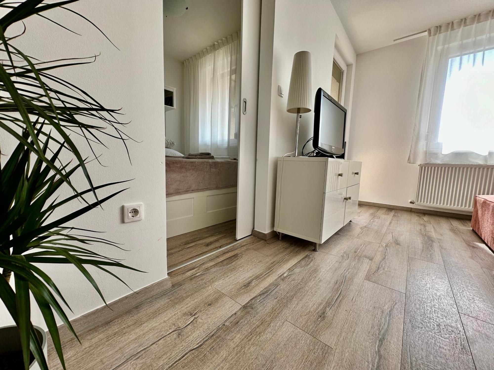 City Break Apartment - Private Garage, Ac, Balcony Budapest Bagian luar foto