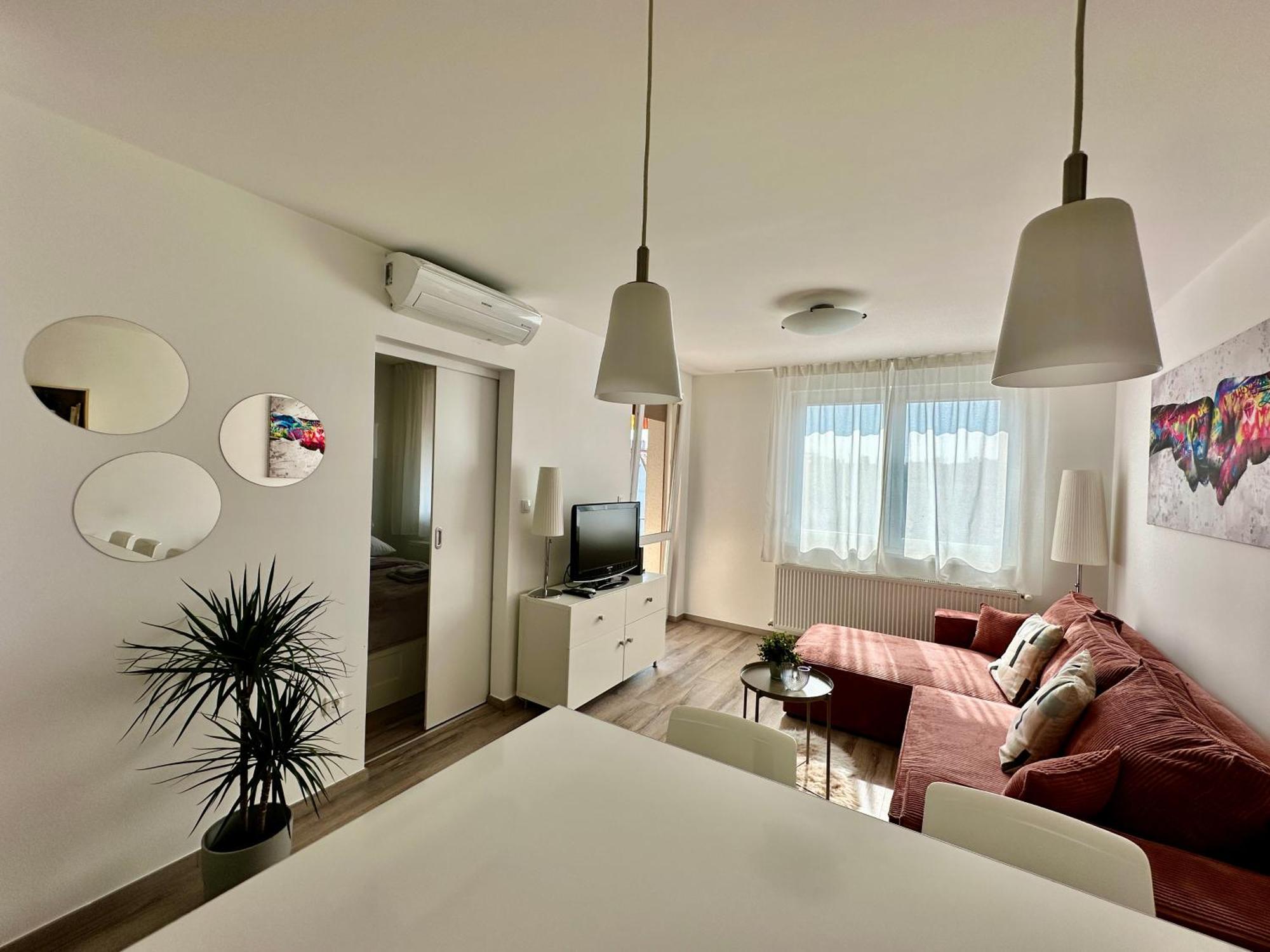 City Break Apartment - Private Garage, Ac, Balcony Budapest Bagian luar foto